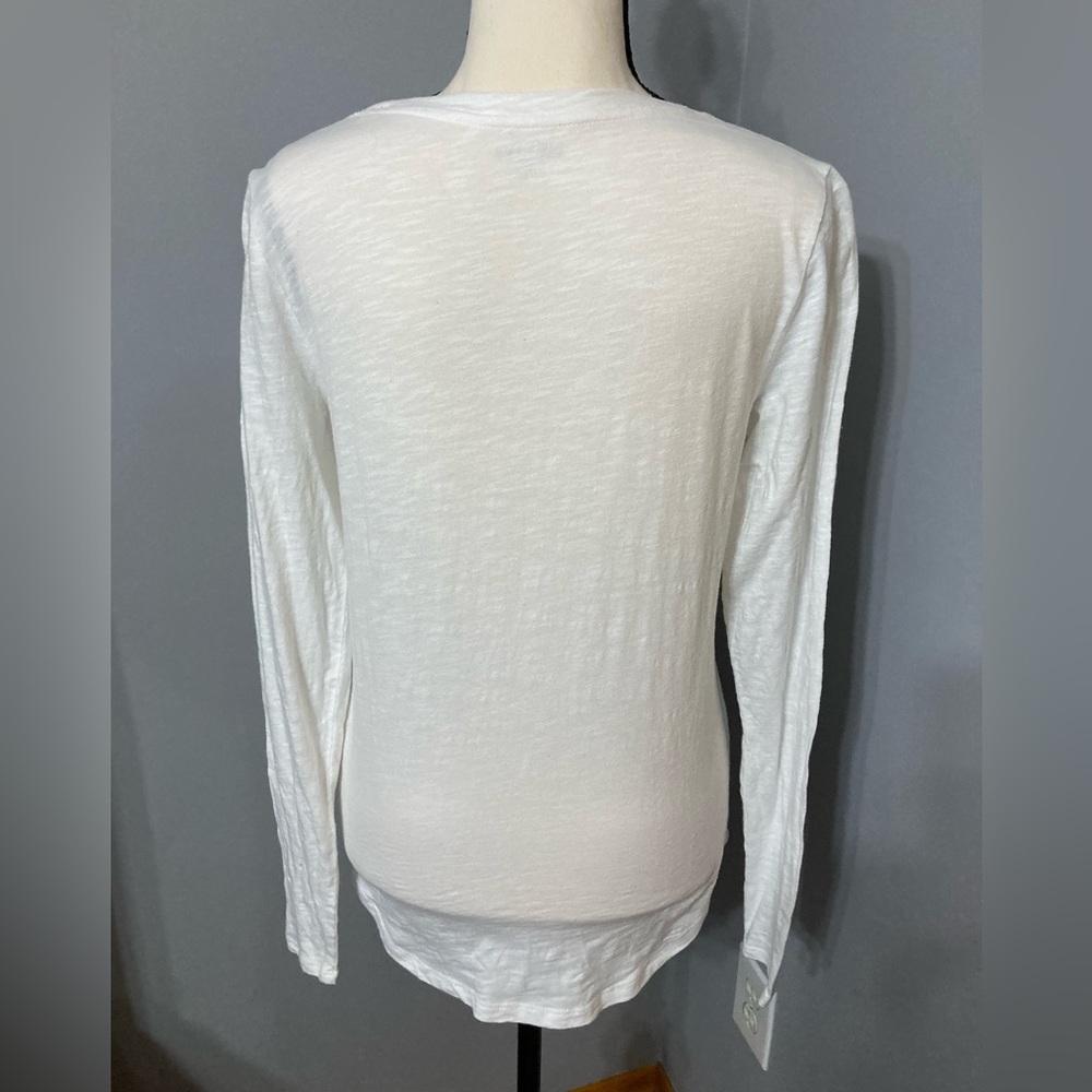 Old Navy EveryWear White Long—Sleeve Shirt - Picture 2 of 4